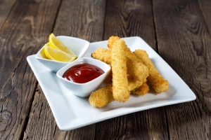 Palitos de cangrejo rebozados dorados y crujientes