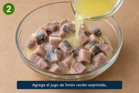 Ceviche de caballa peruano tradicional